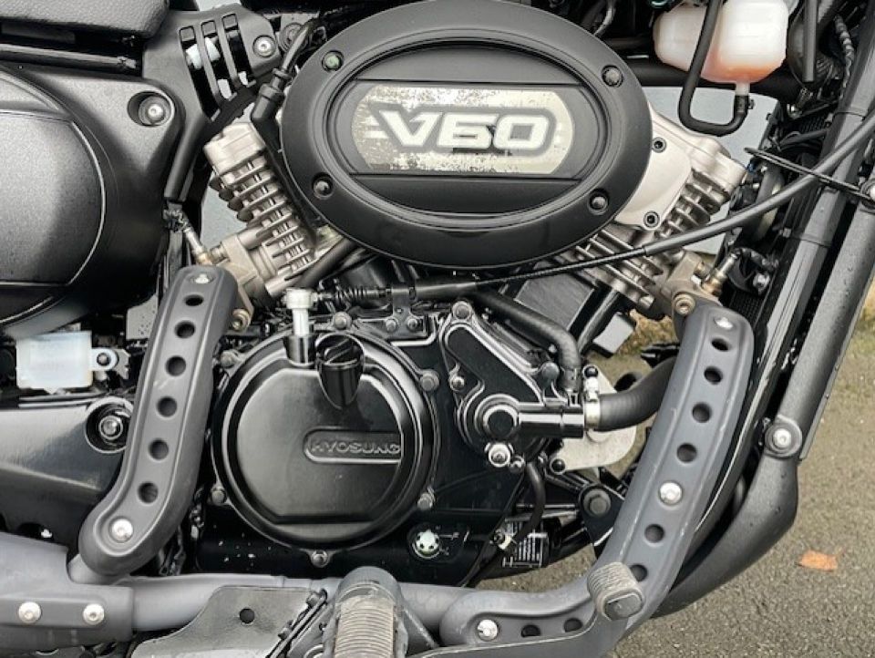 HYOSUNG GV 125 BOBBER 4