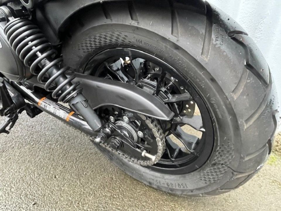 HYOSUNG GV 125 BOBBER 4