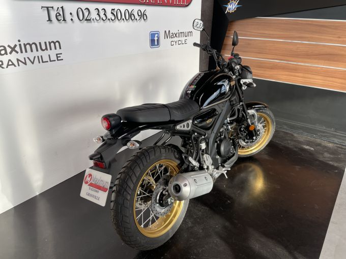 YAMAHA XSR 125 Legacy 4