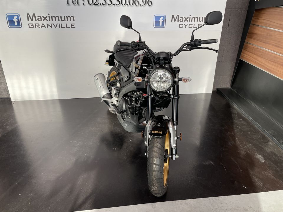 YAMAHA XSR 125 Legacy 4