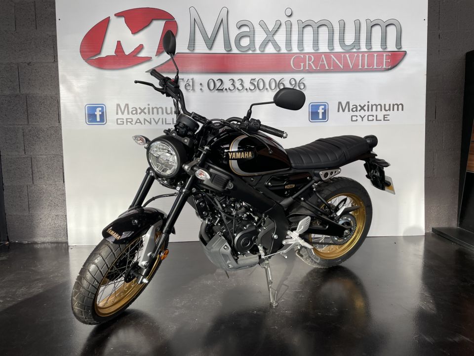 YAMAHA XSR 125 Legacy 4