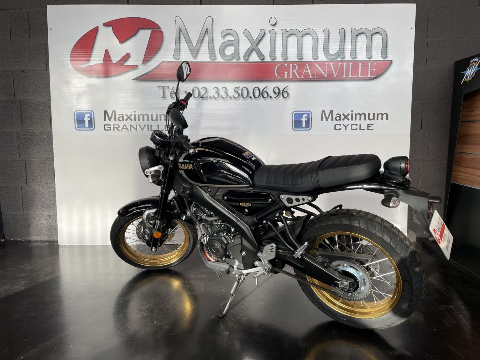 YAMAHA XSR 125 Legacy 4