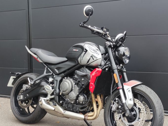 TRIUMPH TRIDENT 660 4