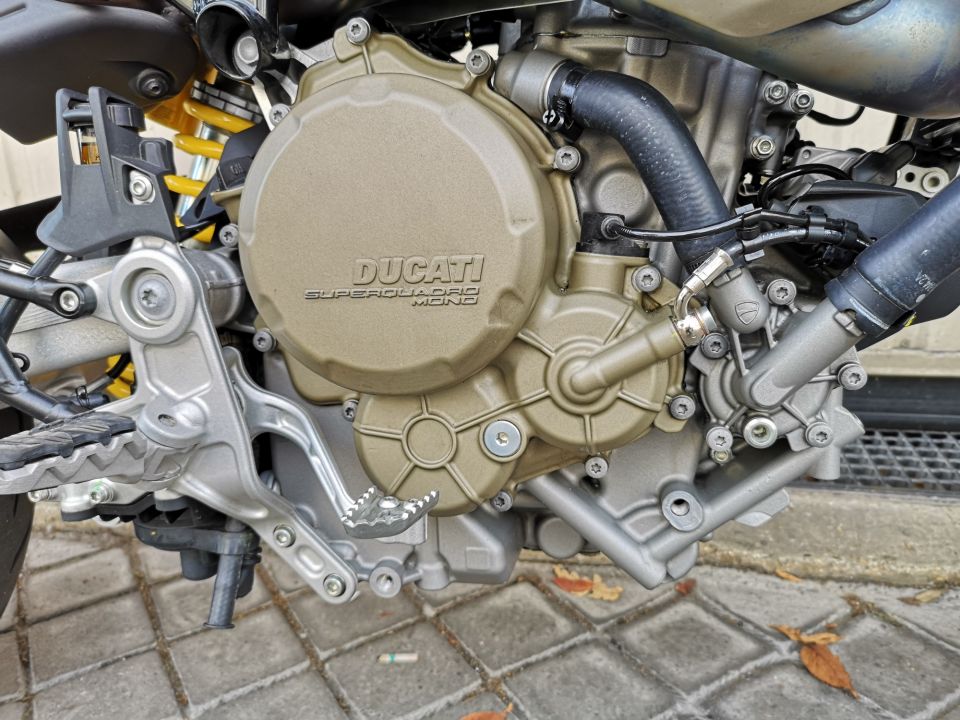 DUCATI HYPERMOTARD 4