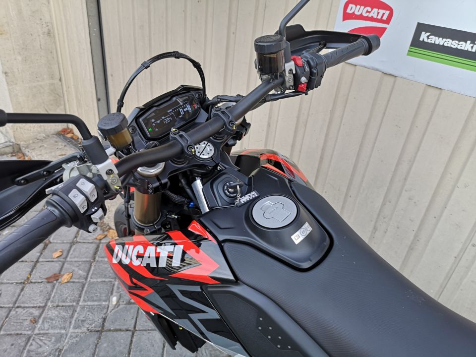 DUCATI HYPERMOTARD 4