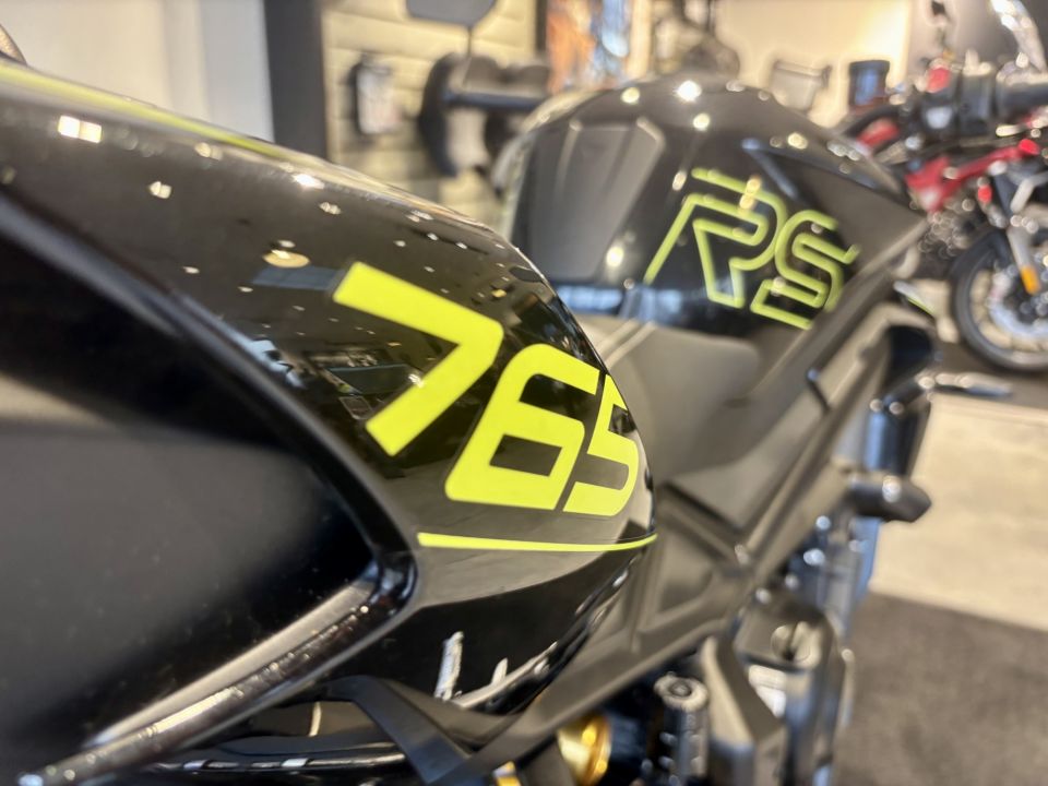 TRIUMPH STREET TRIPLE 765 RS 4