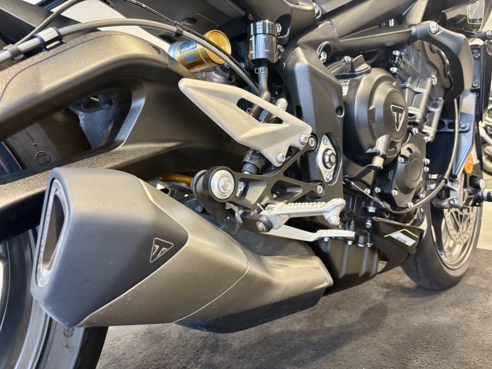 TRIUMPH STREET TRIPLE 765 RS 4