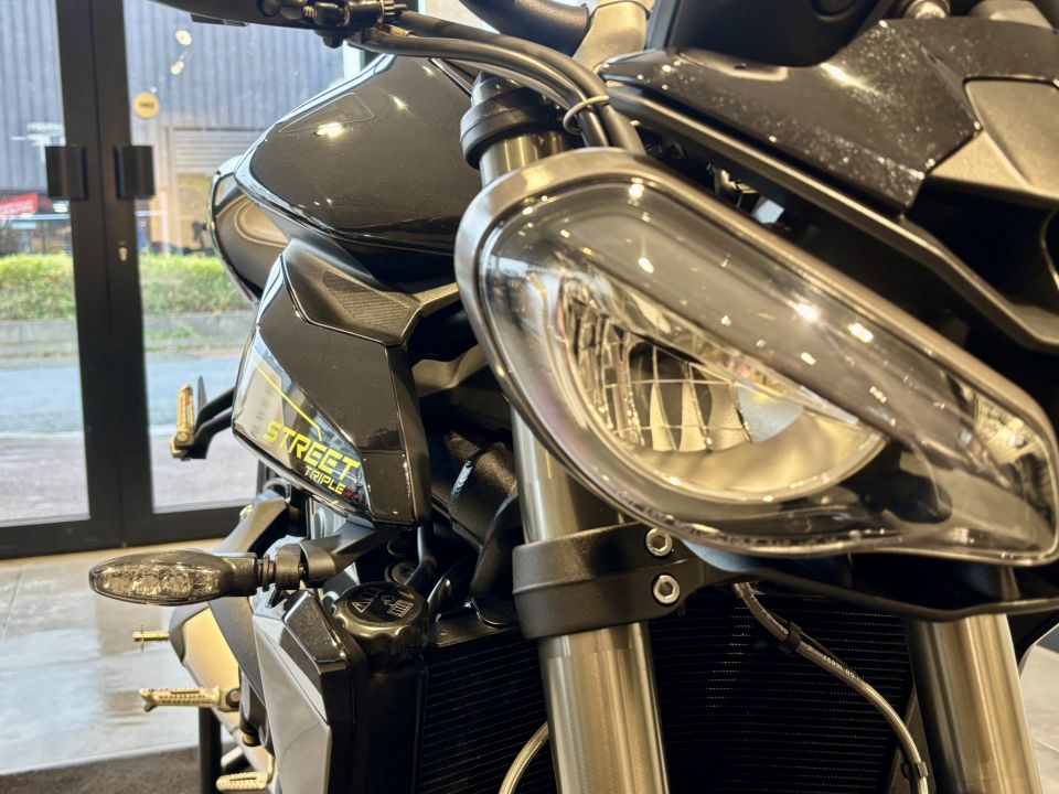 TRIUMPH STREET TRIPLE 765 RS 4