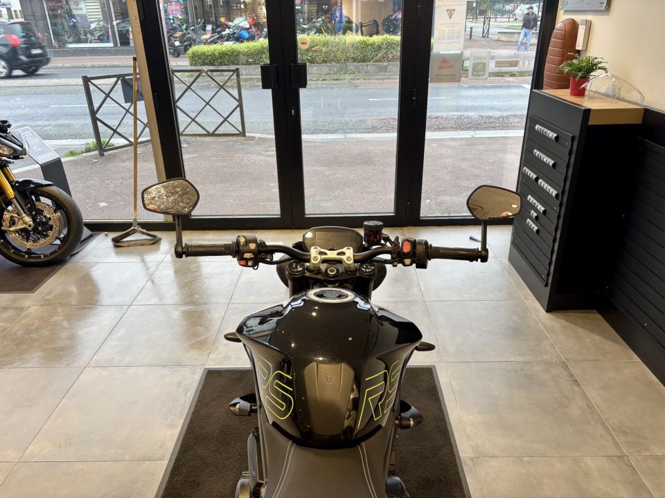 TRIUMPH STREET TRIPLE 765 RS 4