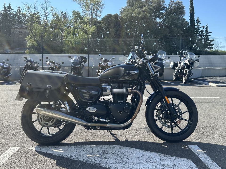 TRIUMPH STREET TWIN  900 4