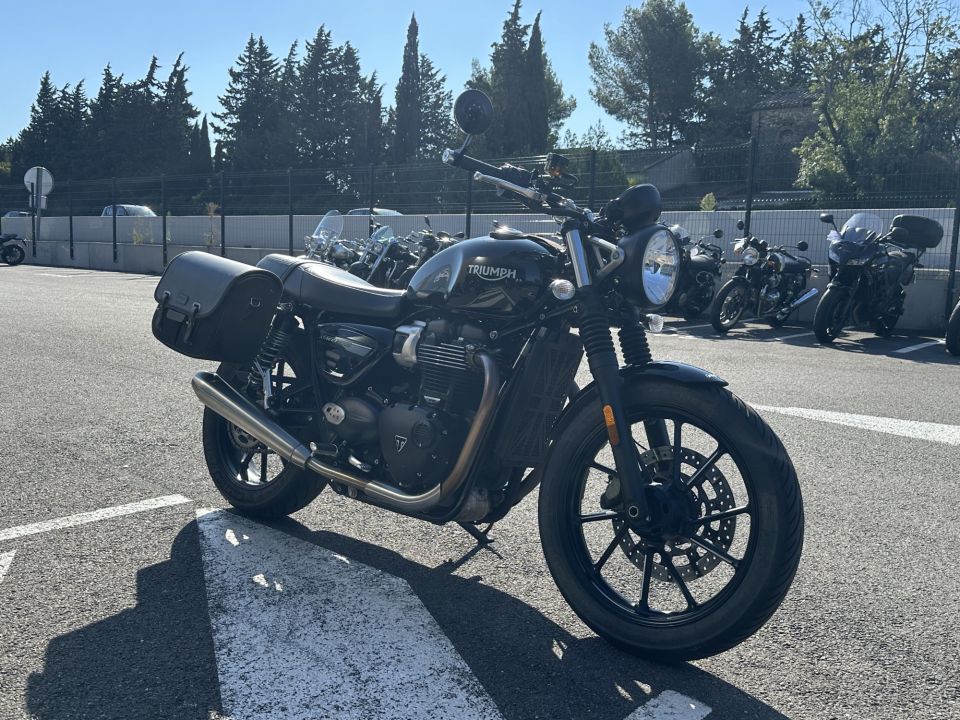 TRIUMPH STREET TWIN  900 4