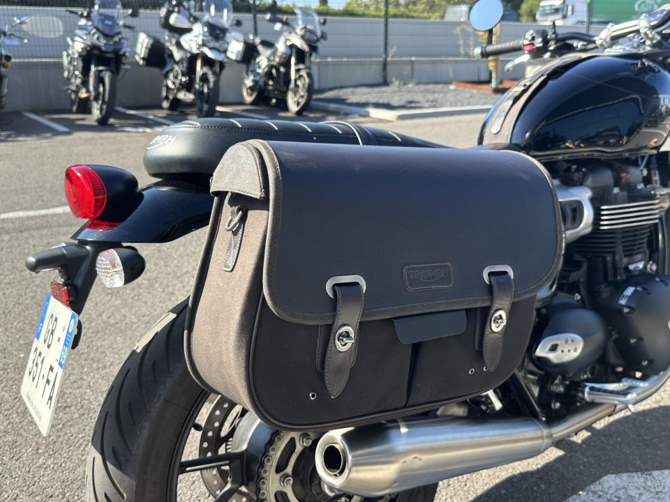 TRIUMPH STREET TWIN  900 4