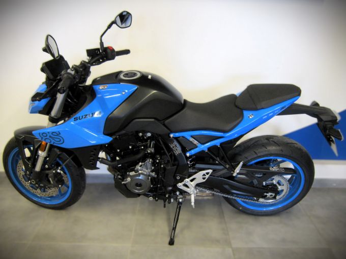 SUZUKI GSX-8S 4