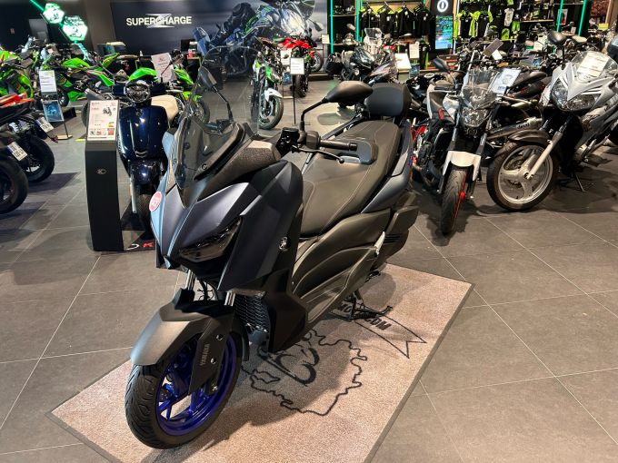 YAMAHA XMAX 300 4