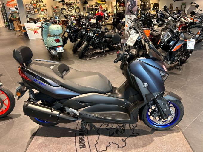 YAMAHA XMAX 300 4