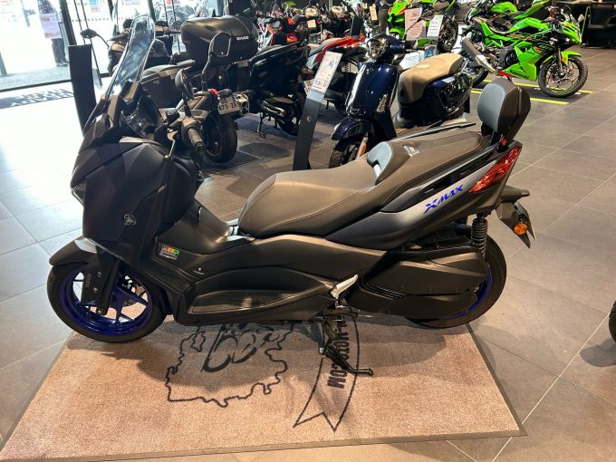 YAMAHA XMAX 300 4