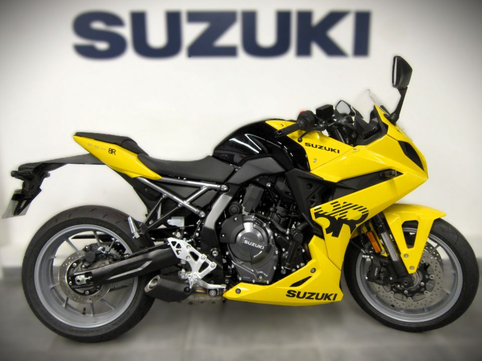 SUZUKI GSX-8R 4
