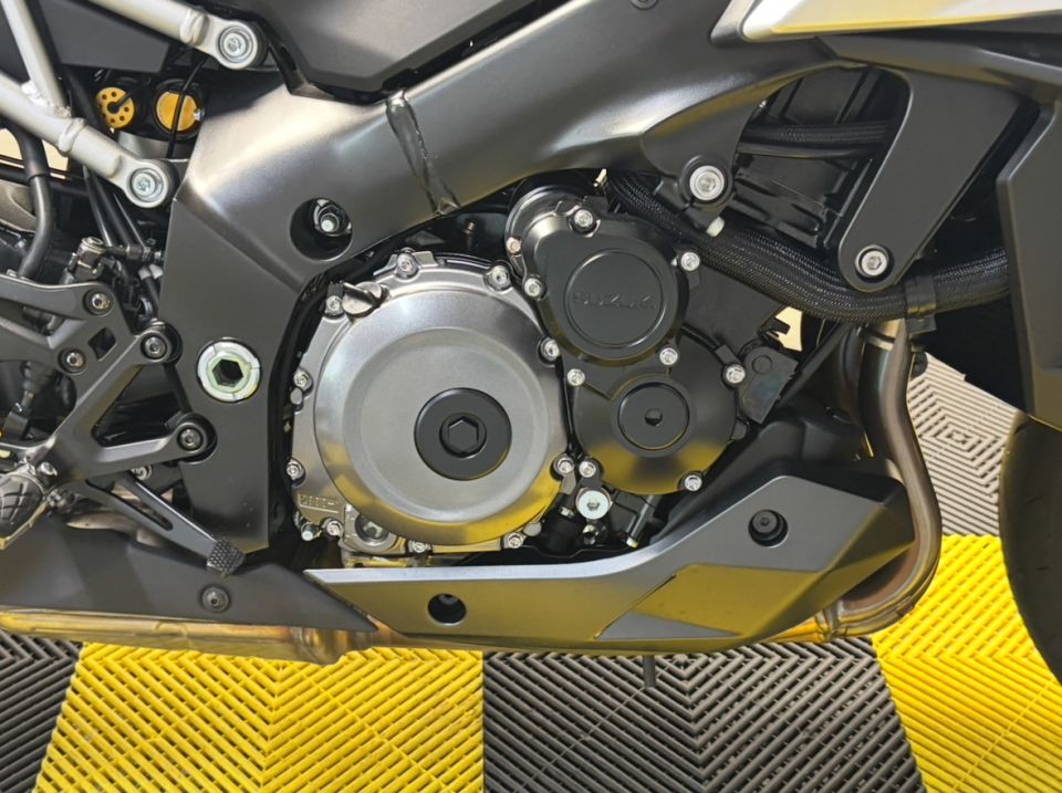 SUZUKI GSX-S 1000 GX 4