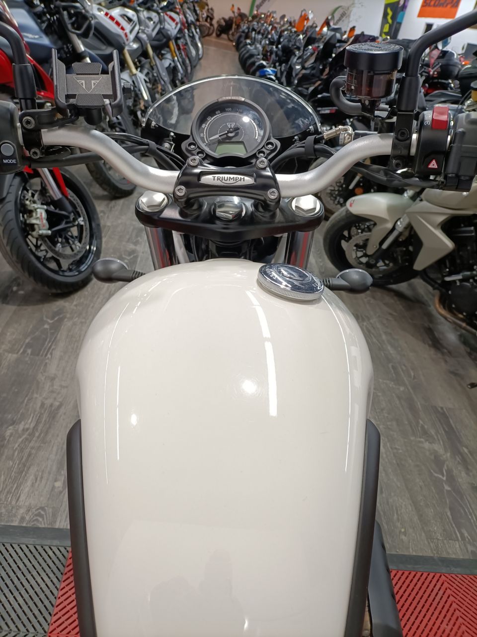 TRIUMPH STREET SCRAMBLER 900 4