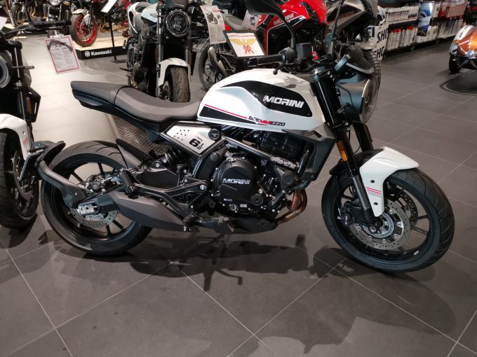 MOTO MORINI 650 SEIEMMEZZO 4