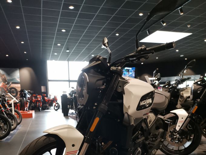MOTO MORINI 650 SEIEMMEZZO 4