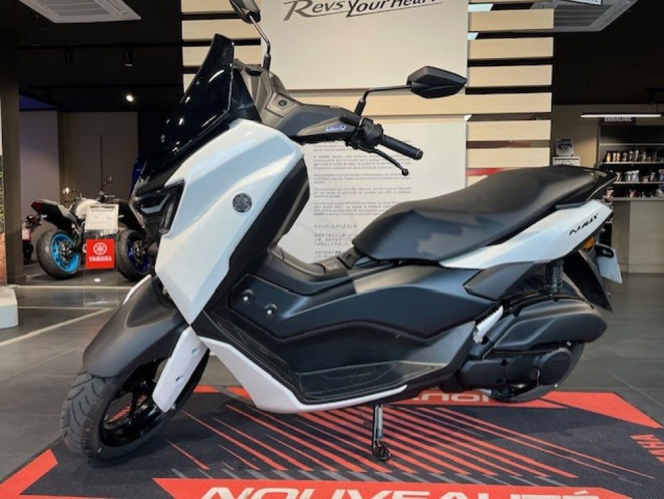 YAMAHA NMAX 125 4