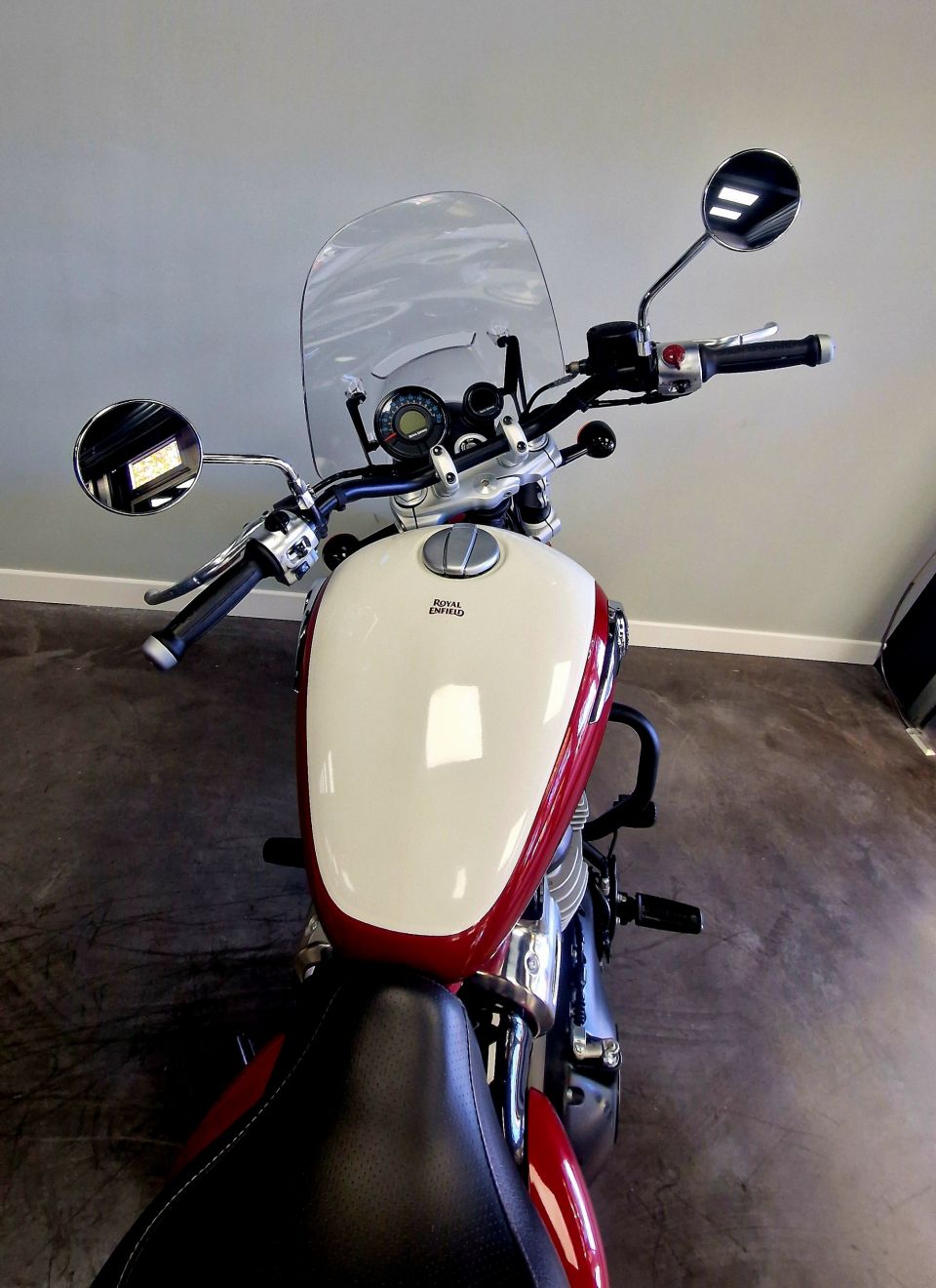 ROYAL ENFIELD SUPER METEOR 650 4