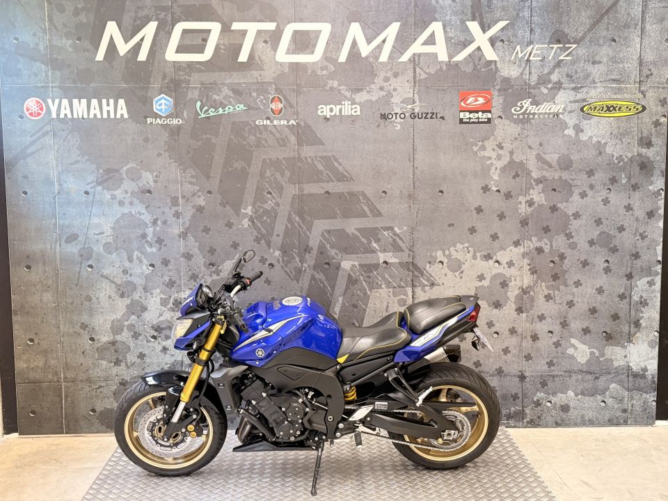 YAMAHA FZ8 R 4