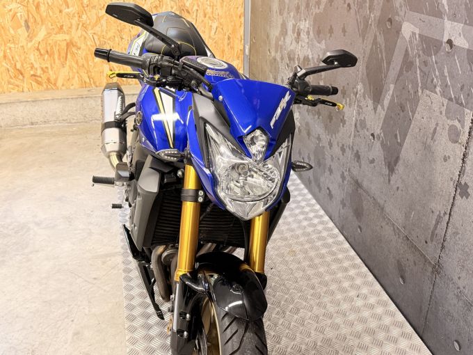 YAMAHA FZ8 R 4