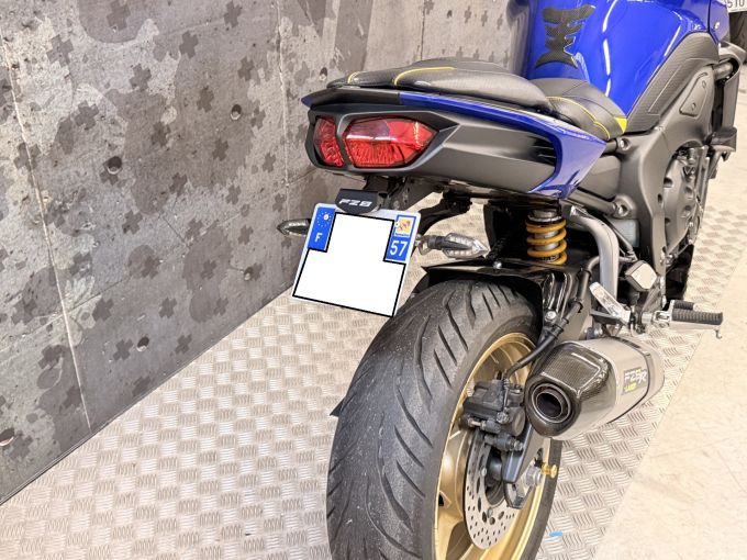 YAMAHA FZ8 R 4