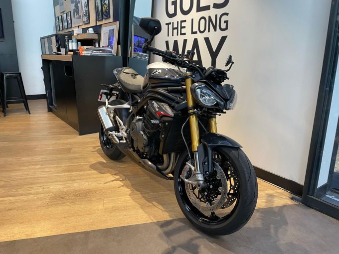 TRIUMPH SPEED TRIPLE 1200 RS 4