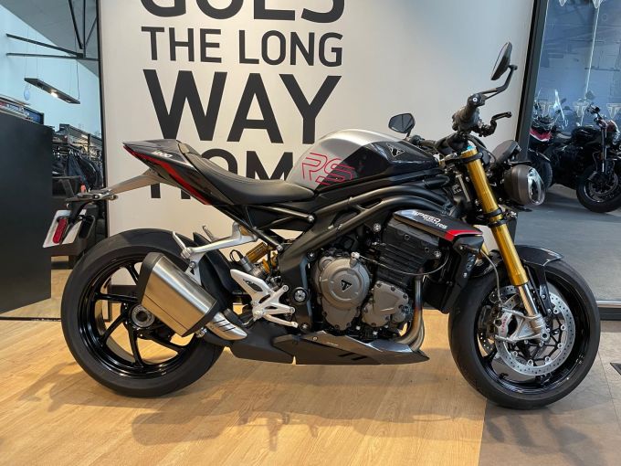 TRIUMPH SPEED TRIPLE 1200 RS 4