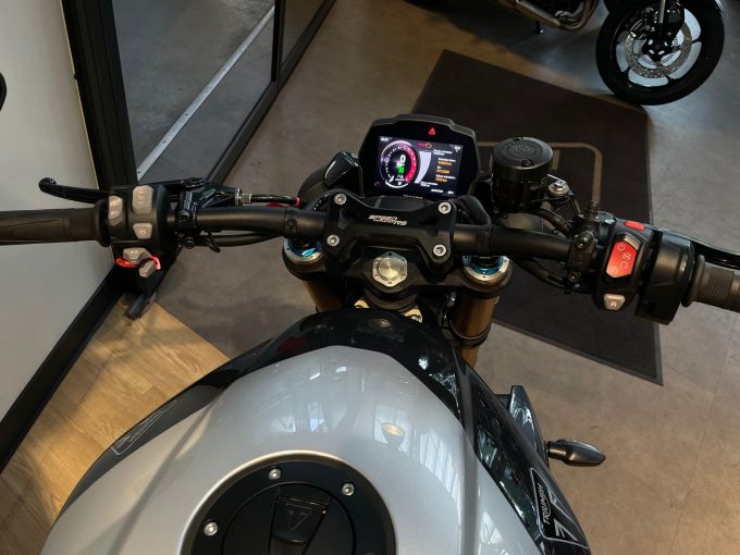 TRIUMPH SPEED TRIPLE 1200 RS 4