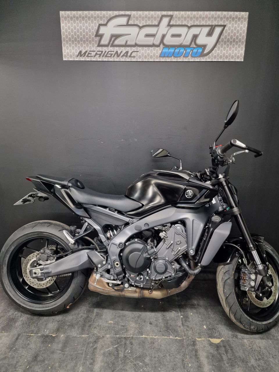 YAMAHA MT-09 4