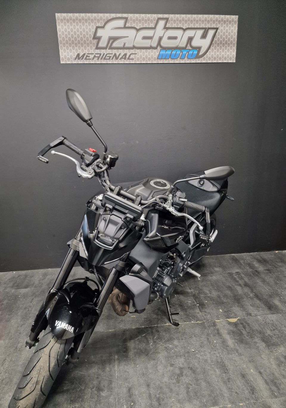YAMAHA MT-09 4