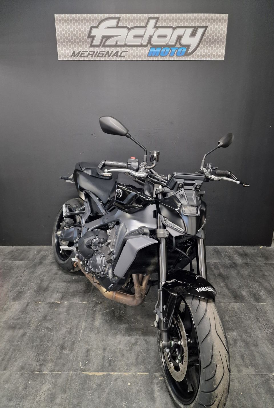 YAMAHA MT-09 4