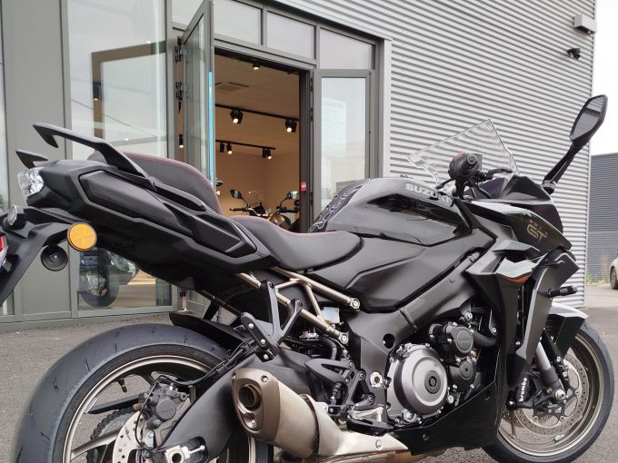 SUZUKI GSX-S 1000 GT 4