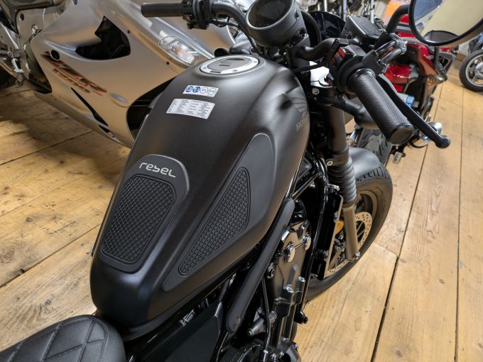 HONDA CMX 500 REBEL 4