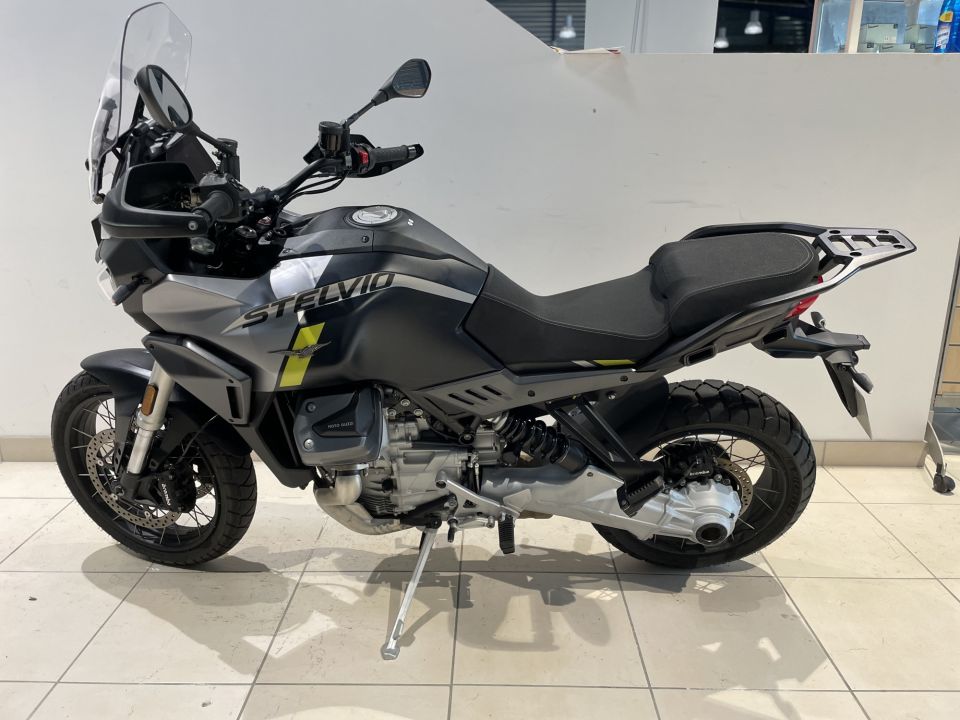MOTO GUZZI STELVIO 4
