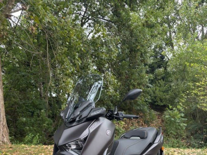 YAMAHA XMAX 300 Tech Max 4