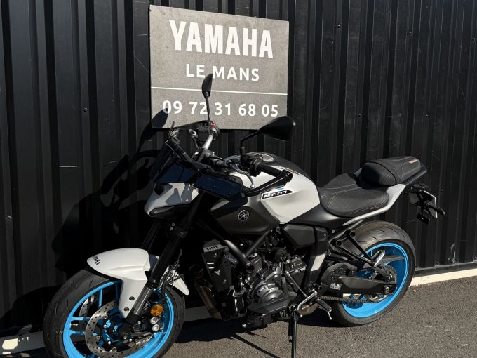 YAMAHA MT-07 4