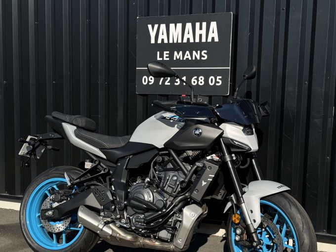 YAMAHA MT-07 4