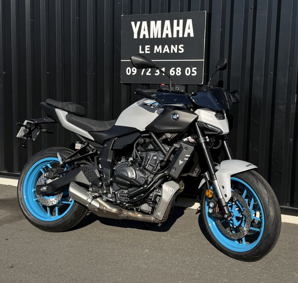 YAMAHA MT-07 4