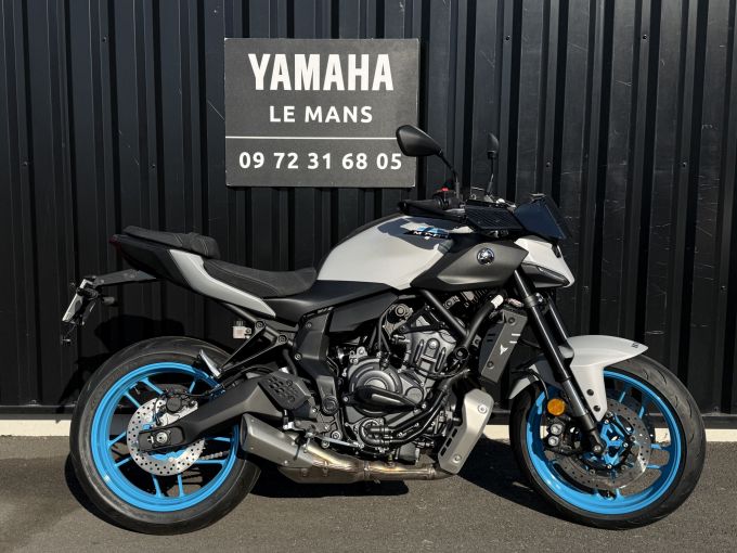 YAMAHA MT-07 4