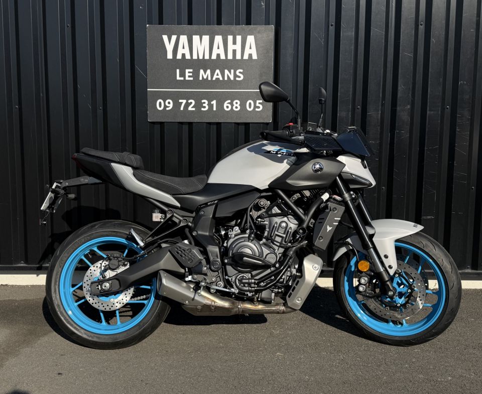 YAMAHA MT-07 4