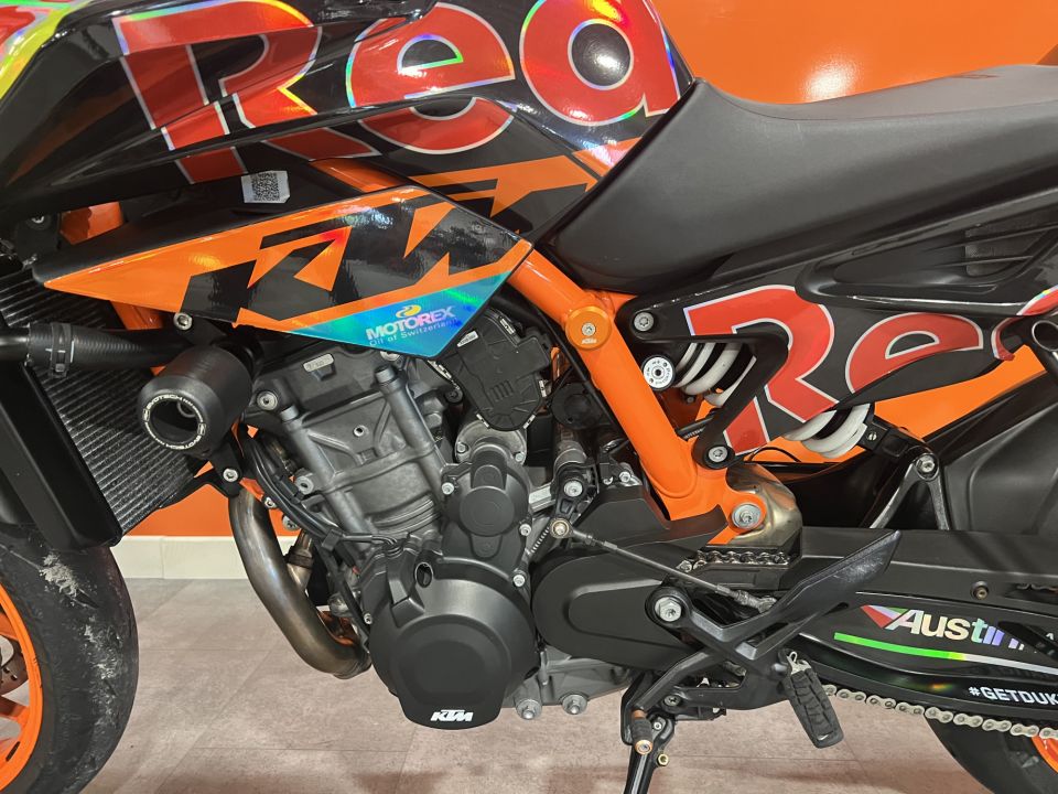 KTM 890 DUKE R 4