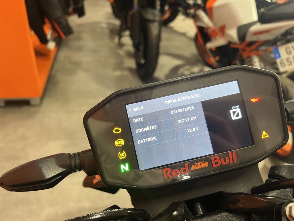 KTM 890 DUKE R 4