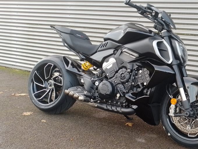 DUCATI DIAVEL V4 4