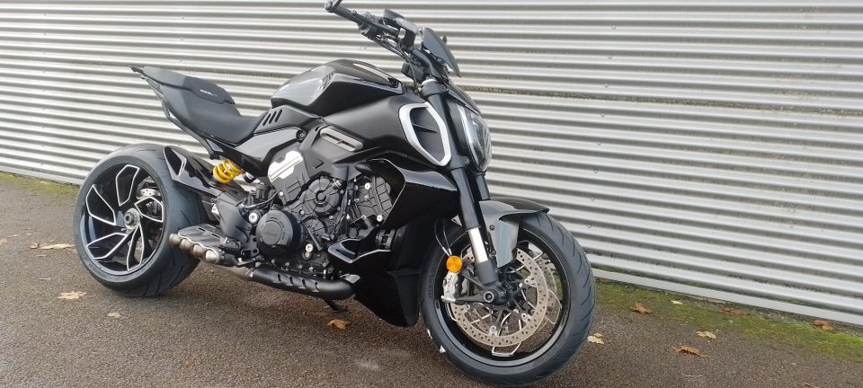 DUCATI DIAVEL V4 4