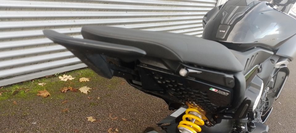 DUCATI DIAVEL V4 4